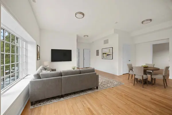 3107 N Harding AVE #1W, Chicago, IL 60618