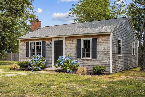 10 Manning RD, Dennis, MA 02639
