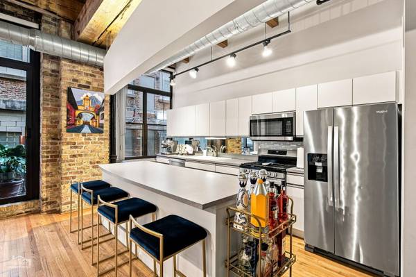 375 W Erie ST #221, Chicago, IL 60654