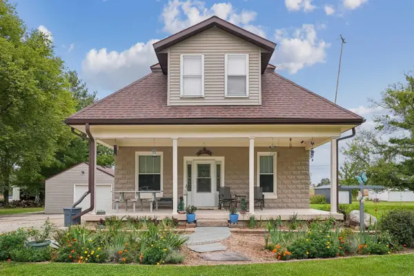 1131 248th ST, Waverly, IA 50677