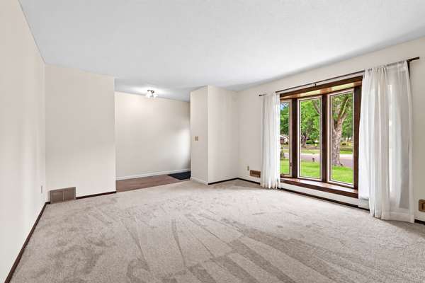 8305 69th ST S, Cottage Grove, MN 55016