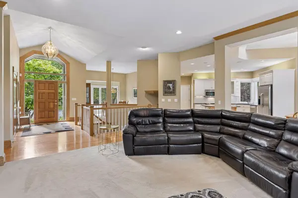 7524 Auto Club CIR, Bloomington, MN 55438