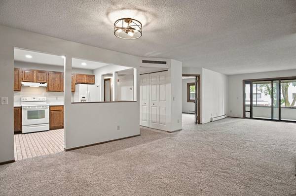 4385 Trenton LN N #212, Plymouth, MN 55442