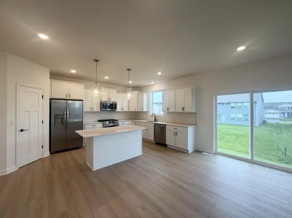 1083 Adamstown DR, Rosemount, MN 55068