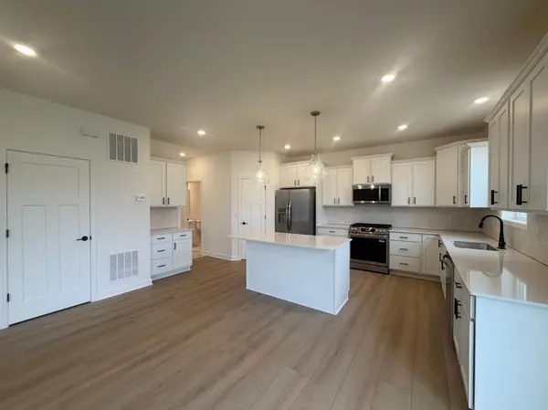 1083 Adamstown DR, Rosemount, MN 55068