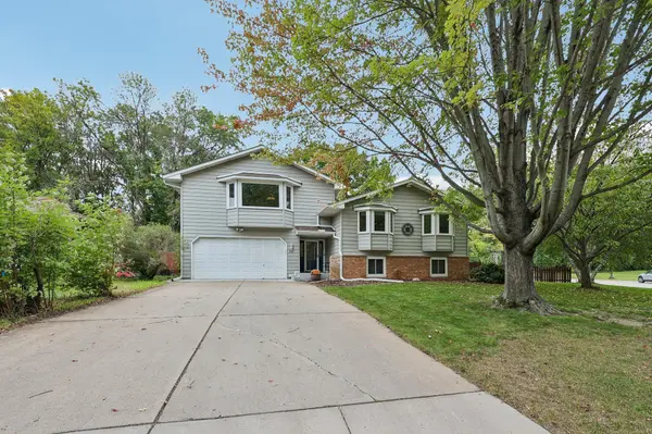 343 Sunrise LN, Champlin, MN 55316
