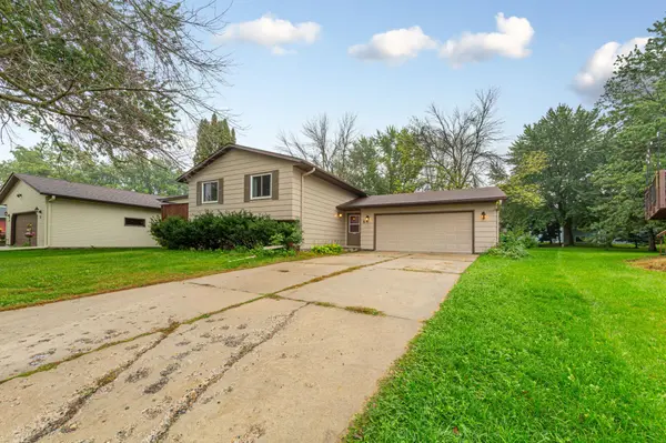 8 Aspen CT, Faribault, MN 55021