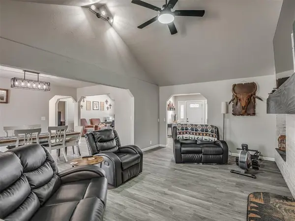 10828 Eastway ST, Mcloud, OK 74851