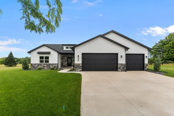 1448 FOXFIRE CT,  Waupaca,  WI 54981