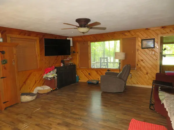 E3850 VALLEY RD, Iola, WI 54945