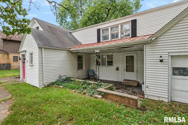 3245 S 2ND ST, Springfield, IL 62703