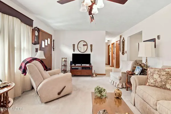 209 Oak St, Jellico, TN 37762