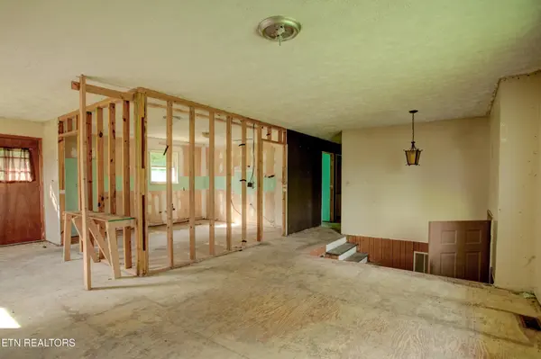 572 S Union Grove Rd, Friendsville, TN 37737