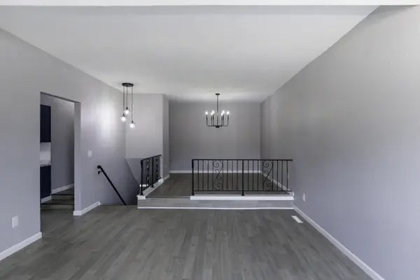 8709 E Longlake Cir, Wichita, KS 67207