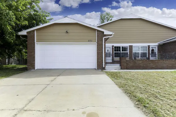 8709 E Longlake Cir, Wichita, KS 67207