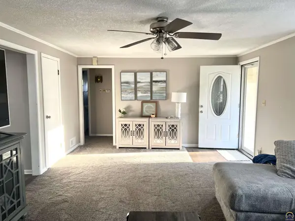 3404 NW Rochester RD, Topeka, KS 66617