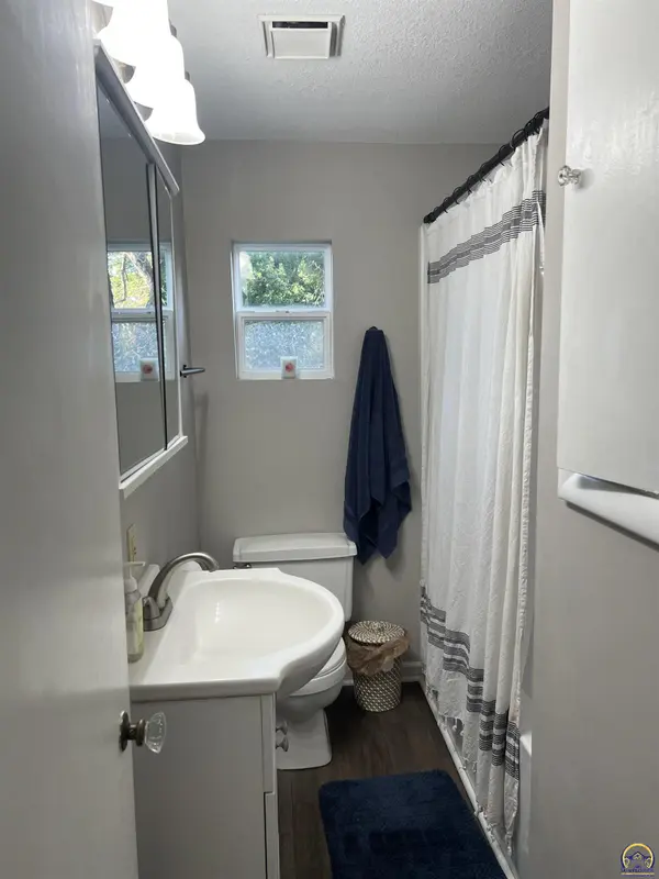 3404 NW Rochester RD, Topeka, KS 66617
