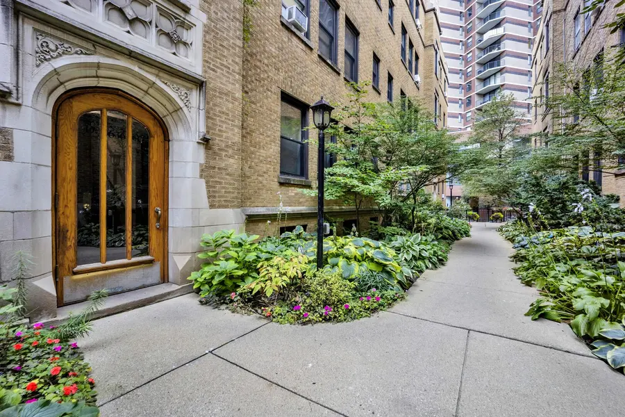 636 W Waveland AVE #4D, Chicago, IL 60613