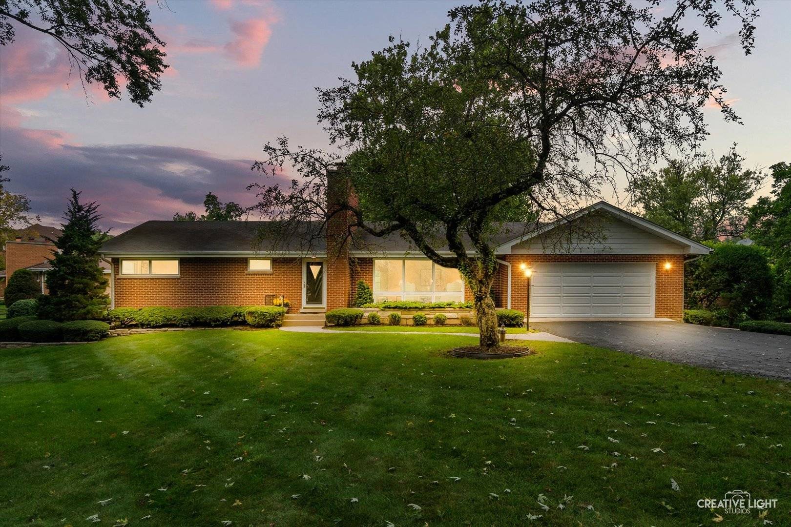 22W126 Buena Vista DR, Glen Ellyn, IL 60137