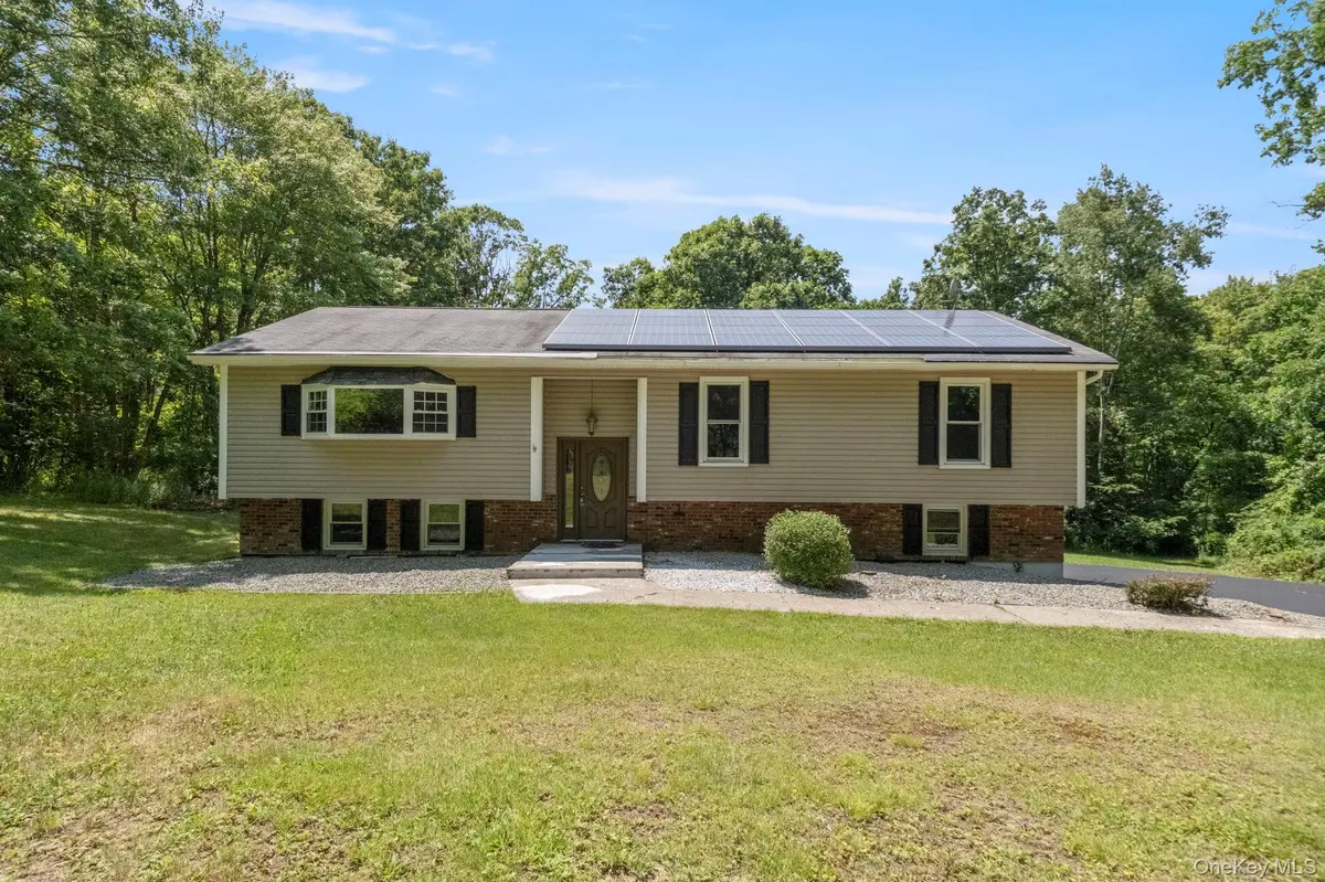 35 Penaluna RD, Monroe, NY 10950