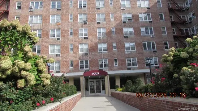 4 Sadore LN #7J, Yonkers, NY 10710