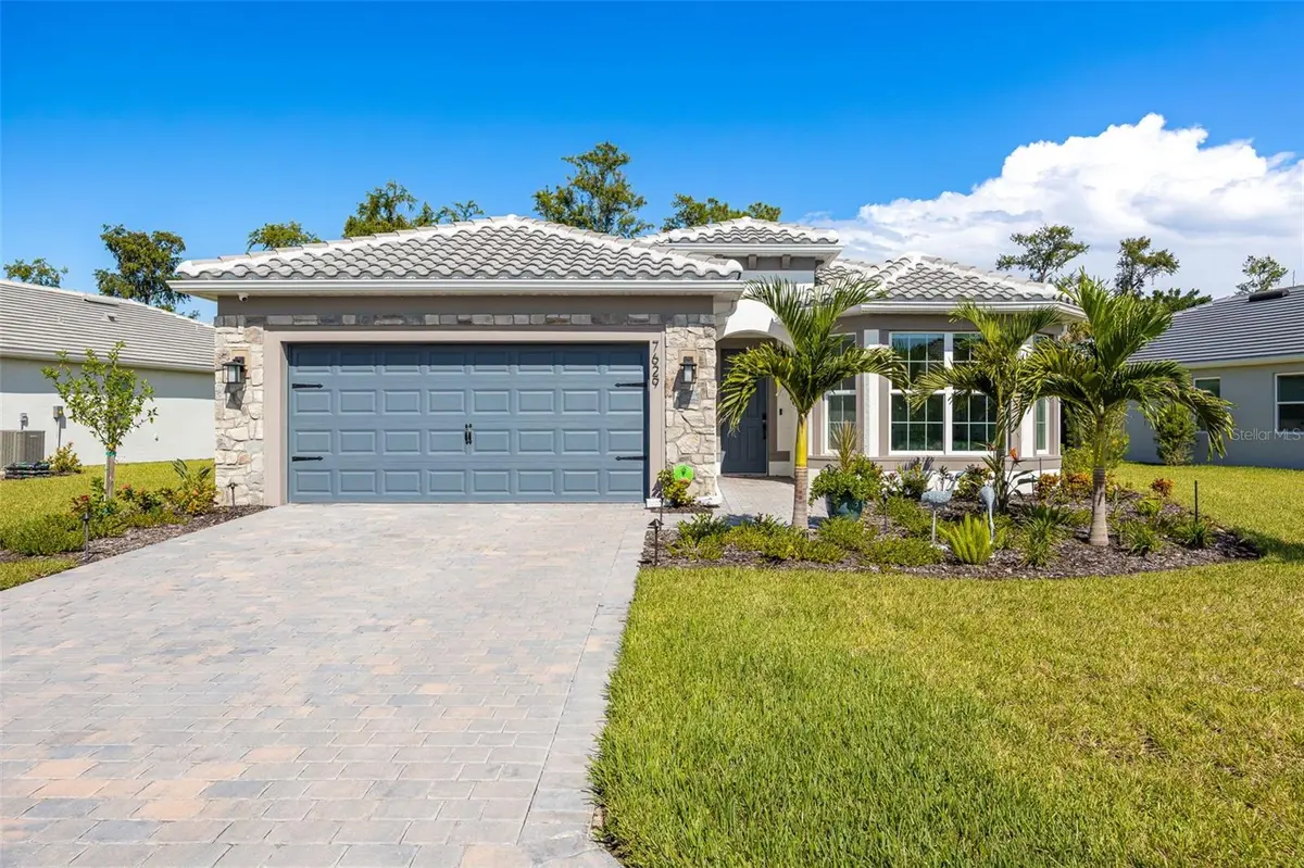 7629 PARADISE TREE DR, North Fort Myers, FL 33917