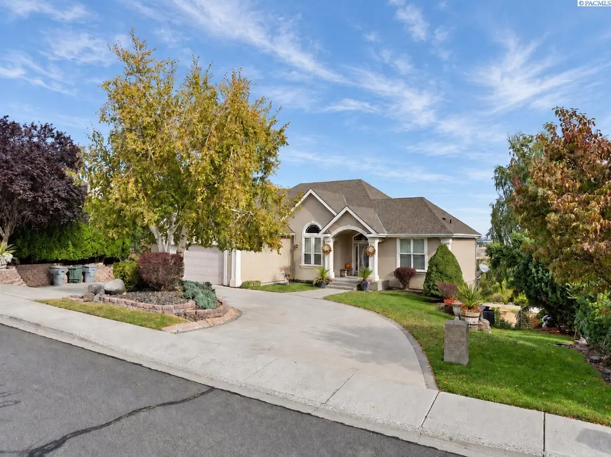 350 Riverwood St, Richland, WA 99352