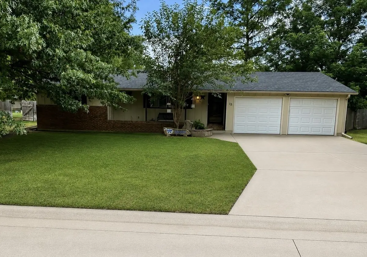 15 Sunset Drive, Hesston, KS 67062