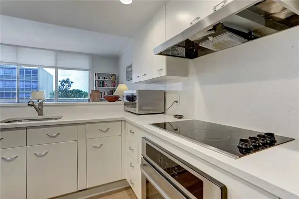 1801 Lavaca ST #3L, Austin, TX 78701