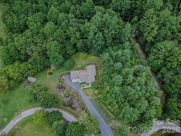 71 Reserve DR, Burnsville, NC 28714