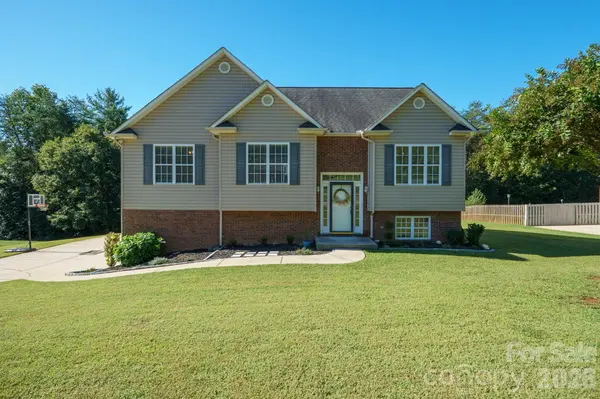 9530 Driftwood CT, Hickory, NC 28601
