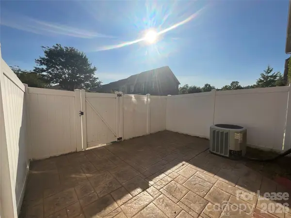 9511 Longstone LN, Charlotte, NC 28277