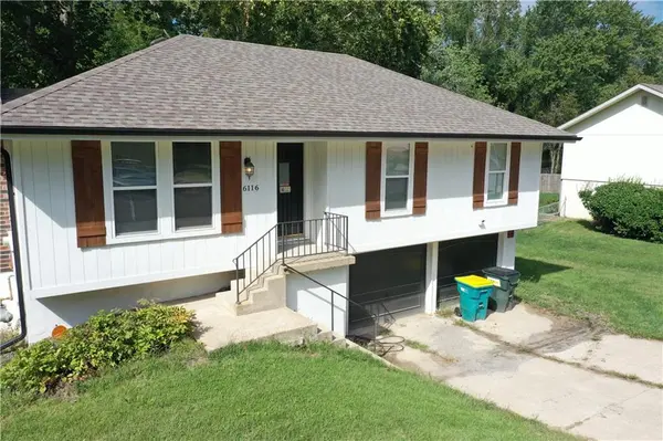 6116 N Broadway ST, Gladstone, MO 64118