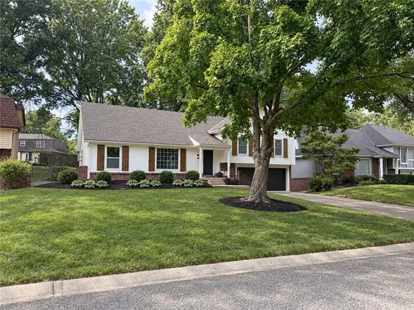 7740 Westgate DR, Lenexa, KS 66216