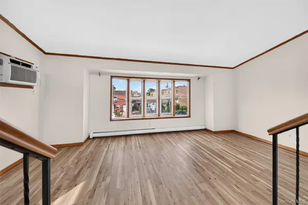305 127th ST, College Point, NY 11356