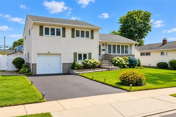 7 Primrose AVE, Hicksville, NY 11801