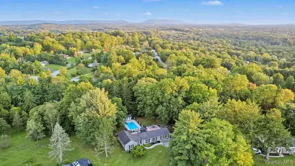 15 Merry Hill RD, Poughkeepsie, NY 12603
