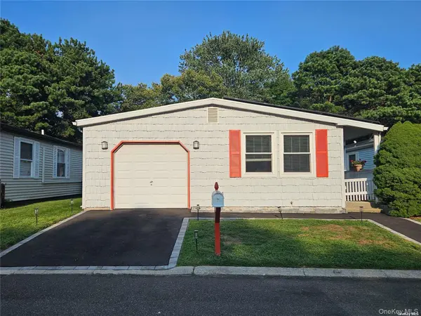 124 Village CIR #124, Manorville, NY 11949