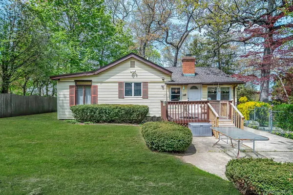 18 Houghton BLVD, Stony Brook, NY 11790