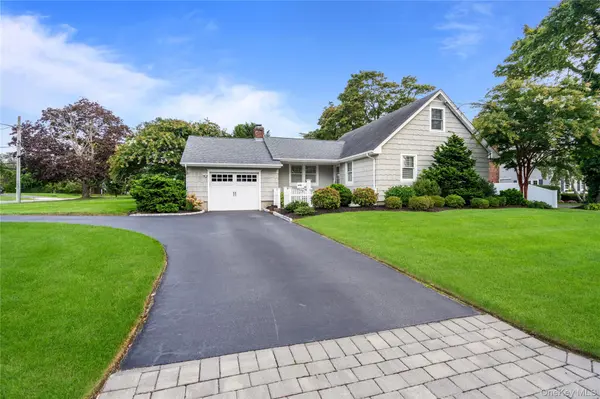 99 Benson AVE, Sayville, NY 11782