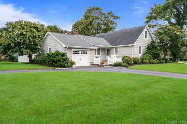 99 Benson AVE, Sayville, NY 11782