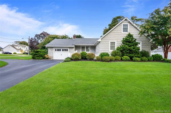 99 Benson AVE, Sayville, NY 11782