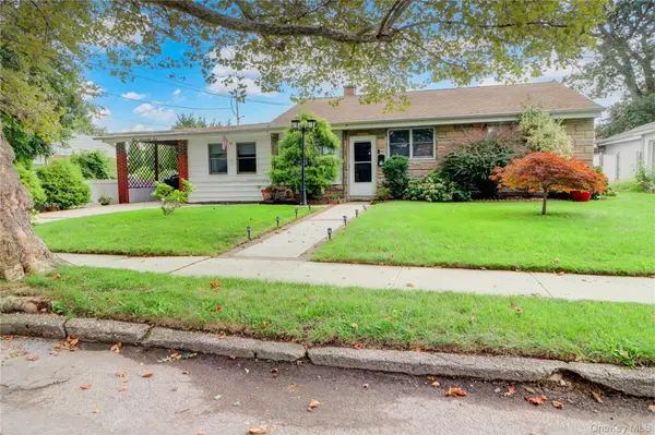 176 Tottenham RD, Lynbrook, NY 11563