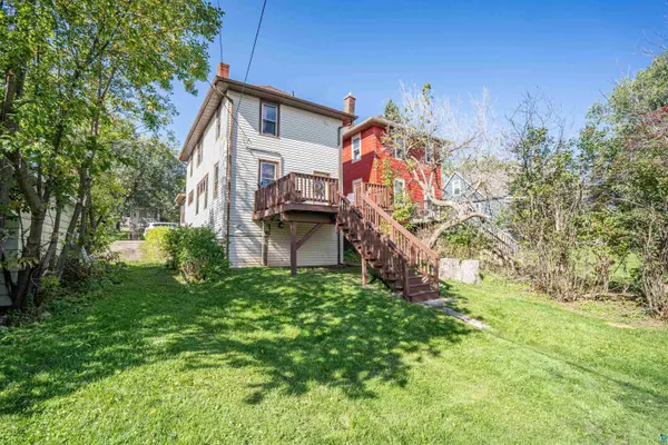 1110 E 10th St, Duluth, MN 55805