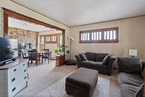 1110 E 10th St, Duluth, MN 55805