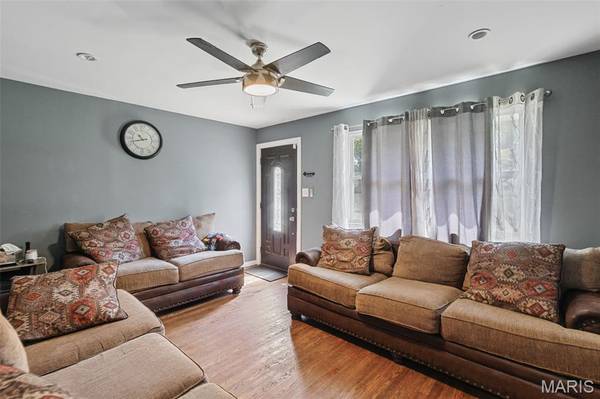 821 Font LN, Bellefontaine Nghbrs, MO 63137