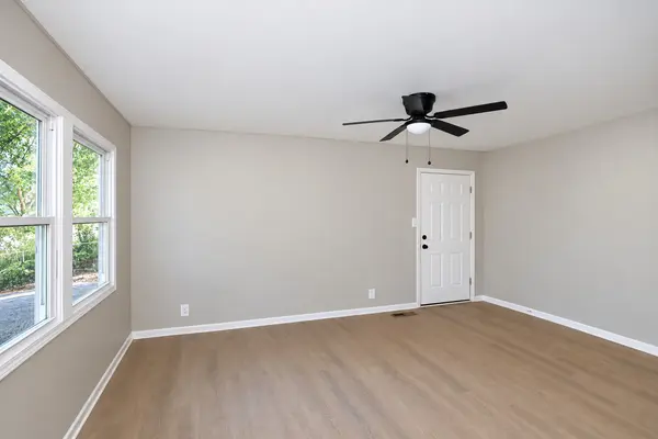843 Navajo DR, Carpentersville, IL 60110