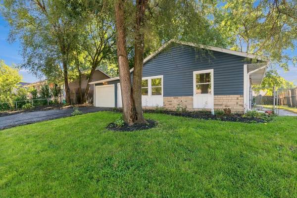 843 Navajo DR, Carpentersville, IL 60110