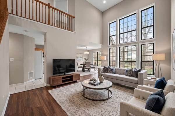 318 Club House DR, Bloomingdale, IL 60108