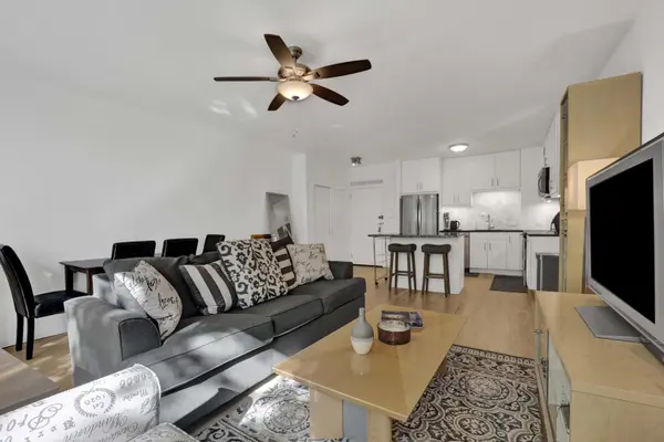 3600 N Lake Shore DR #201, Chicago, IL 60613